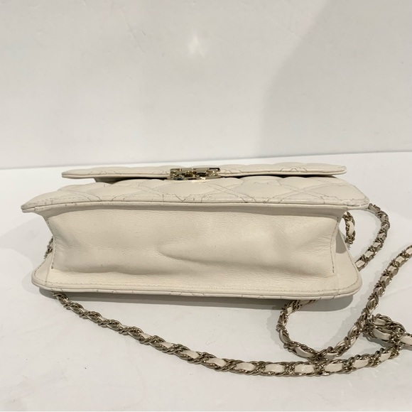 Metro City Sling Bag - Picture 5 of 11